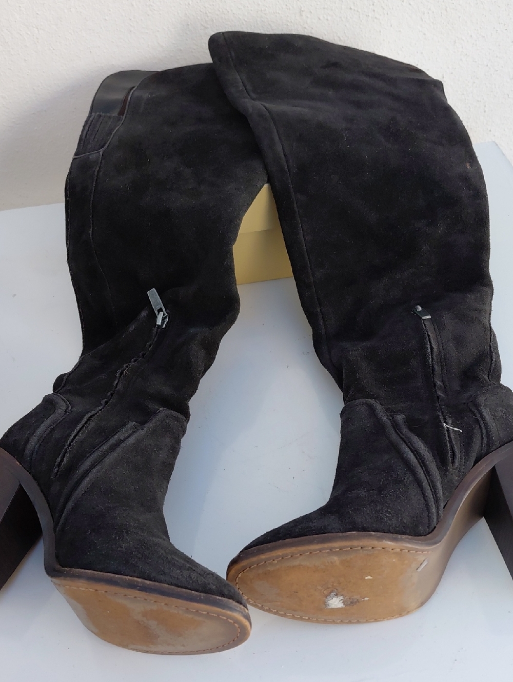 VC Melaya Size 8 Elegant Black Suede Women's Boots